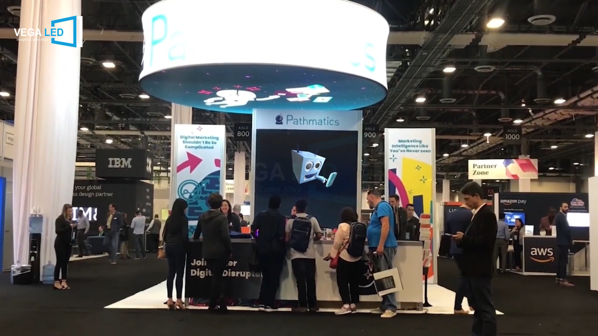 Gian hàng ADOBE thu hút hơn 1.500 khách nhờ trình diễn 3D HOLOGRAM