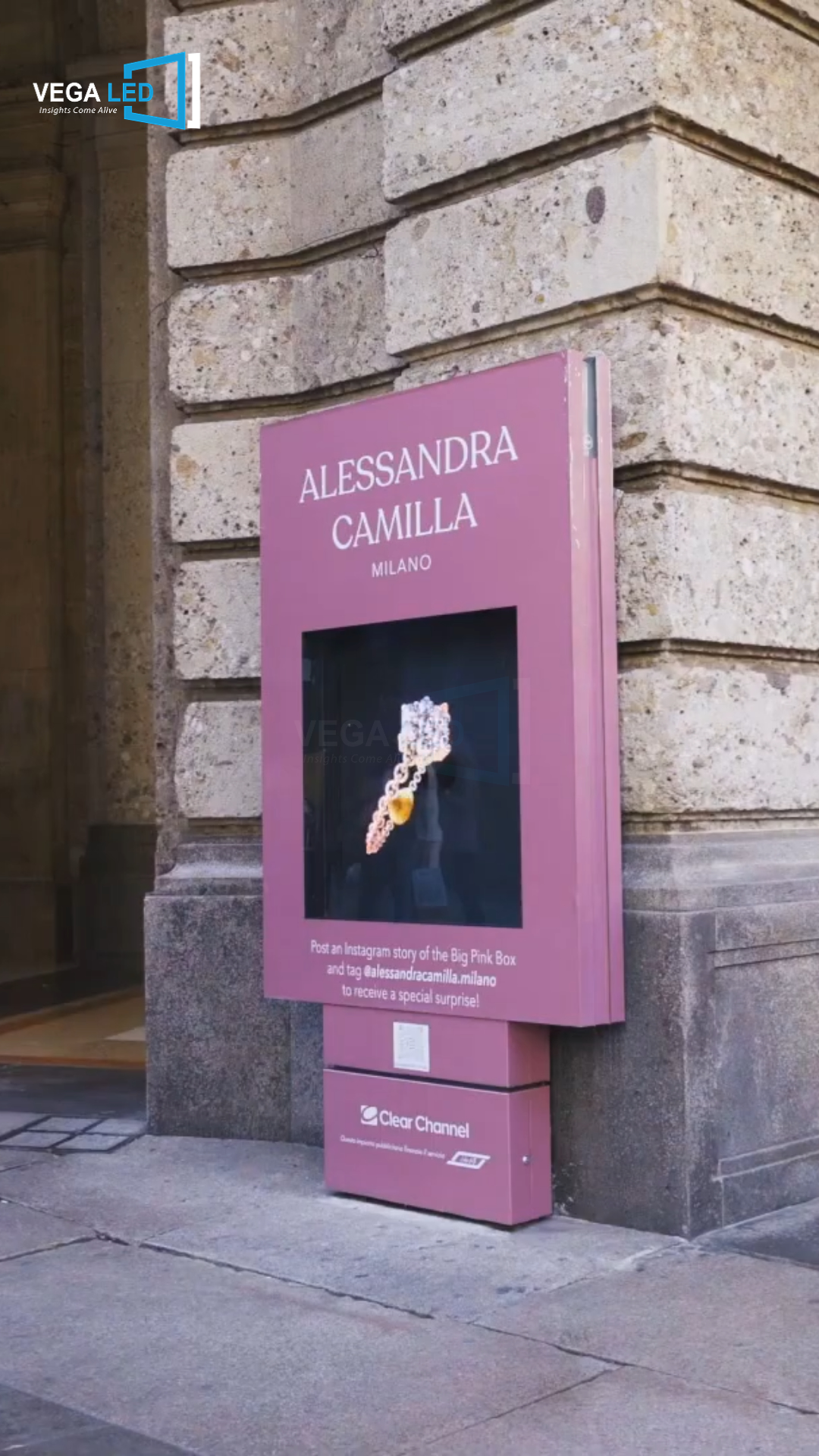 ALESSANDRA CAMILLA MILANO ứng dụng 3D HOLOGRAM trong quảng cáo trang sức