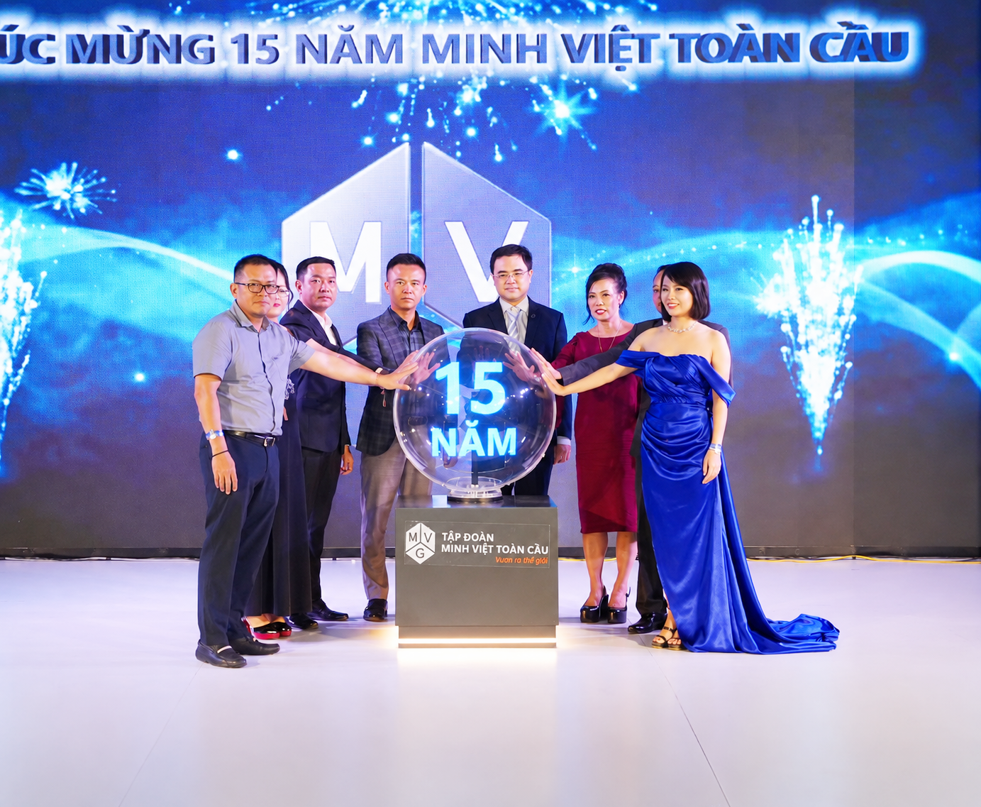 KỶ NIỆM 15 NĂM TẬP ĐOÀN MINH VIỆT TOÀN CẦU – NGHI THỨC KÍCH HOẠT QUẢ CẦU LED 3D HOLOGRAM VEGALED