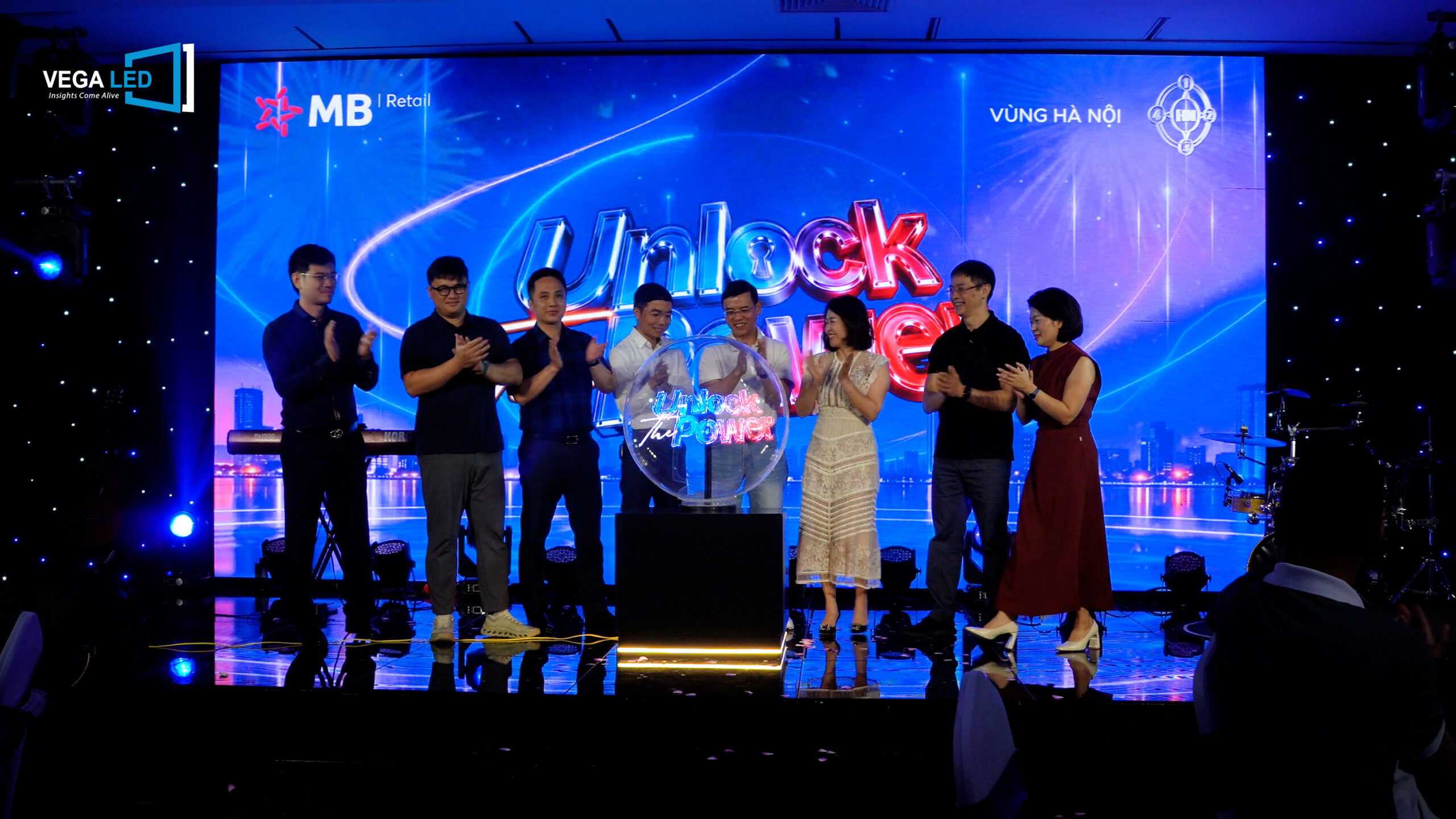 quả cầu LED 3D Hologram sự kiện MBBank 1